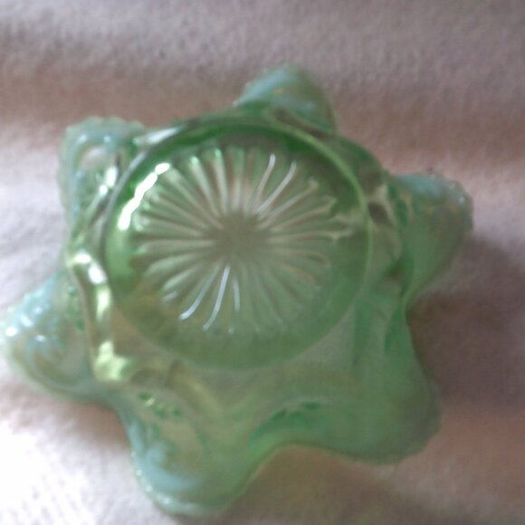 Green Glass Dish Bowl Candy Hobnob Wavy Edges Vaseline Fenton - Picture 3 of 6